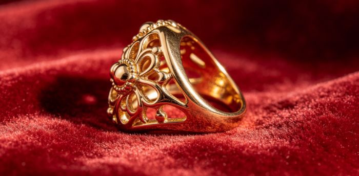 Gold fire sign ring