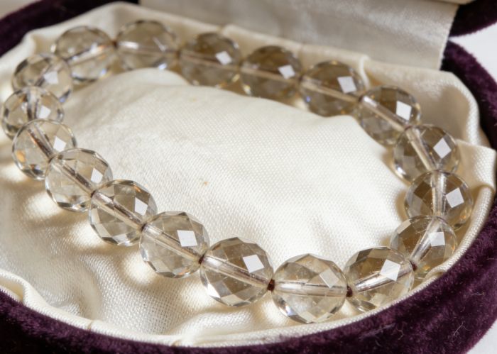 Mala in velvet box